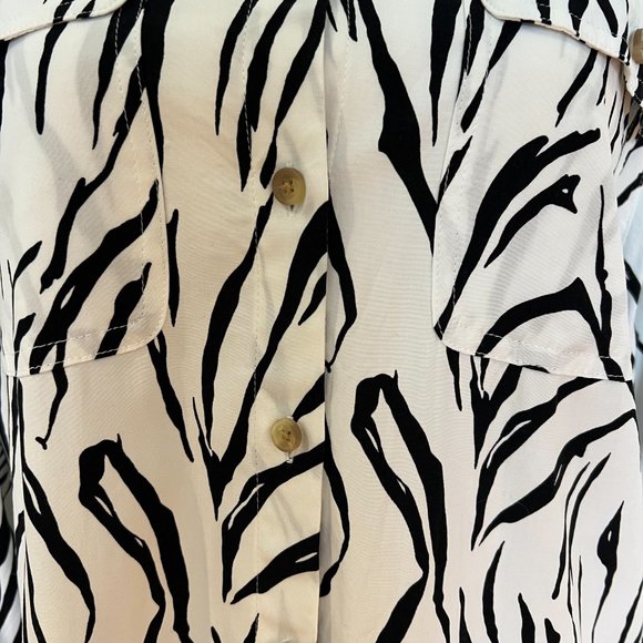 Zebra Print Button-Down + Pockets Top Chico's - Picture 3 of 6